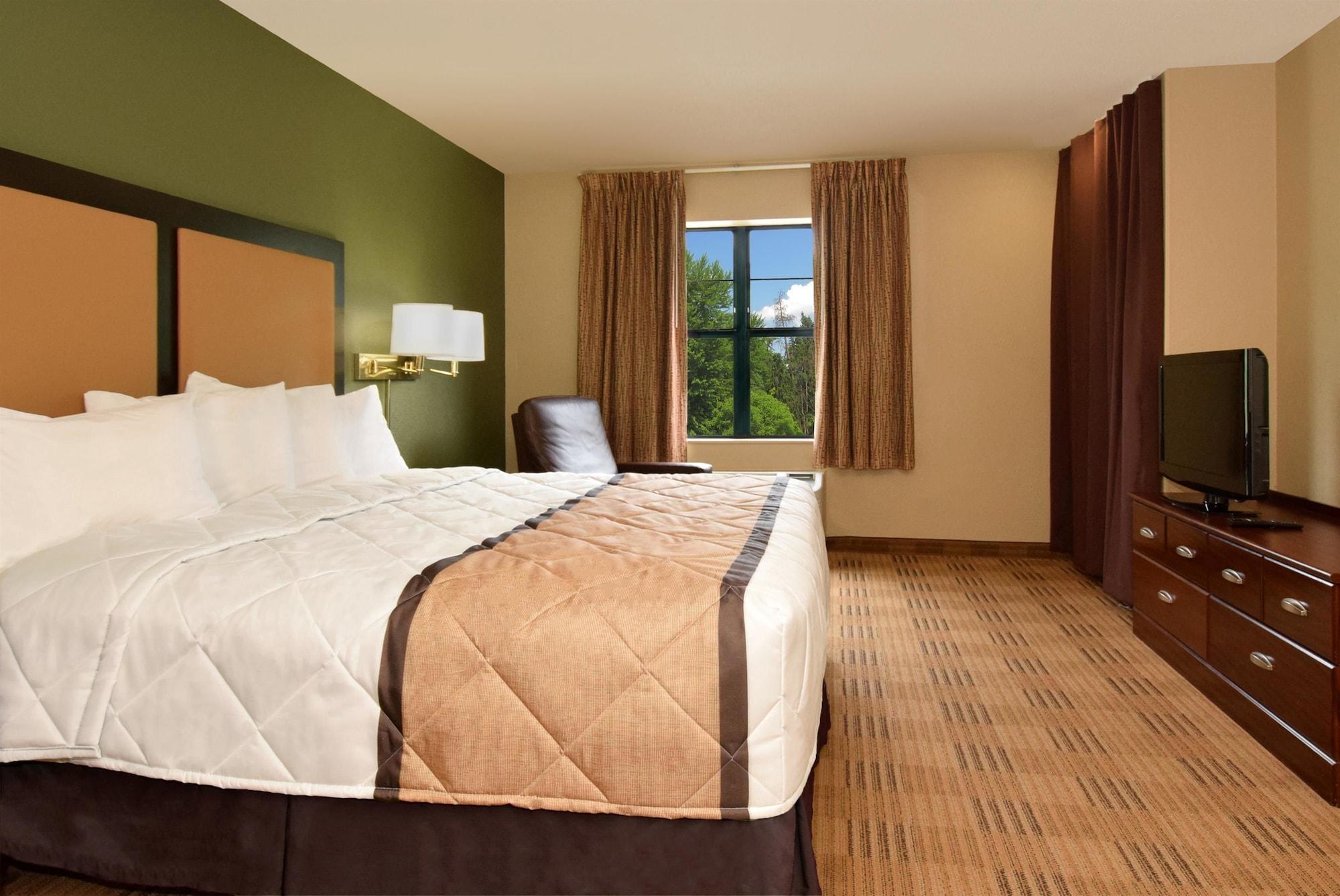 Extended Stay America Select Suites - Tampa - North - Usf - Attractions Temple Terrace Exterior photo