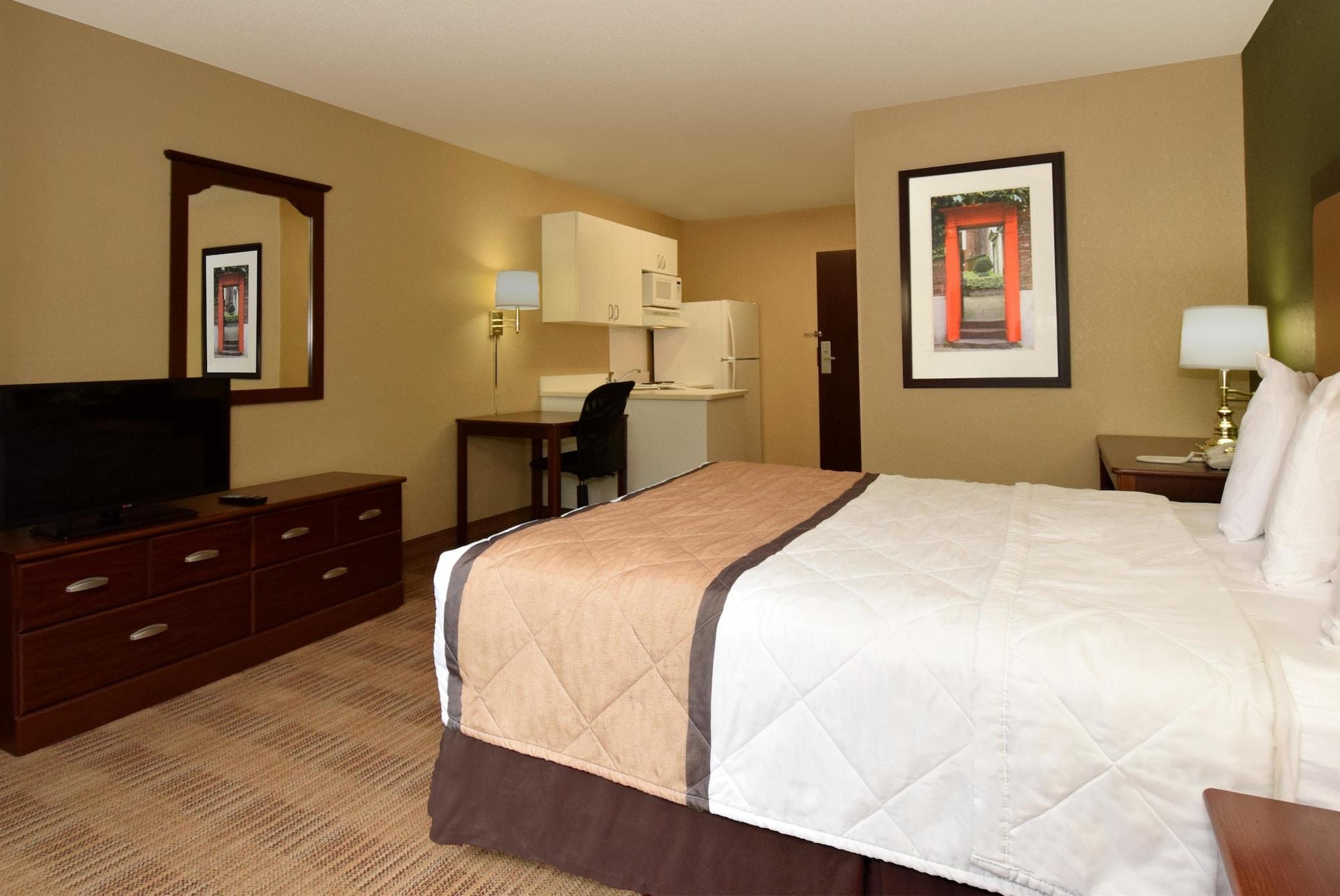 Extended Stay America Select Suites - Tampa - North - Usf - Attractions Temple Terrace Exterior photo