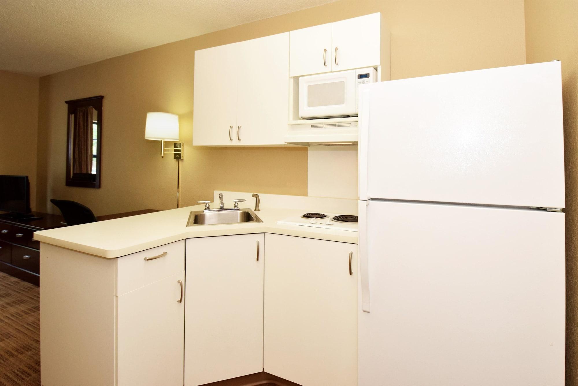 Extended Stay America Select Suites - Tampa - North - Usf - Attractions Temple Terrace Exterior photo