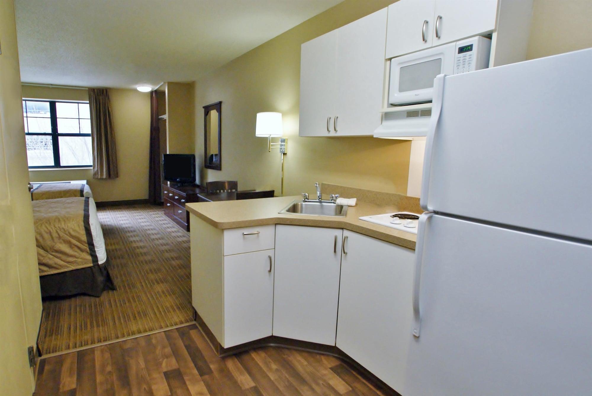 Extended Stay America Select Suites - Tampa - North - Usf - Attractions Temple Terrace Exterior photo