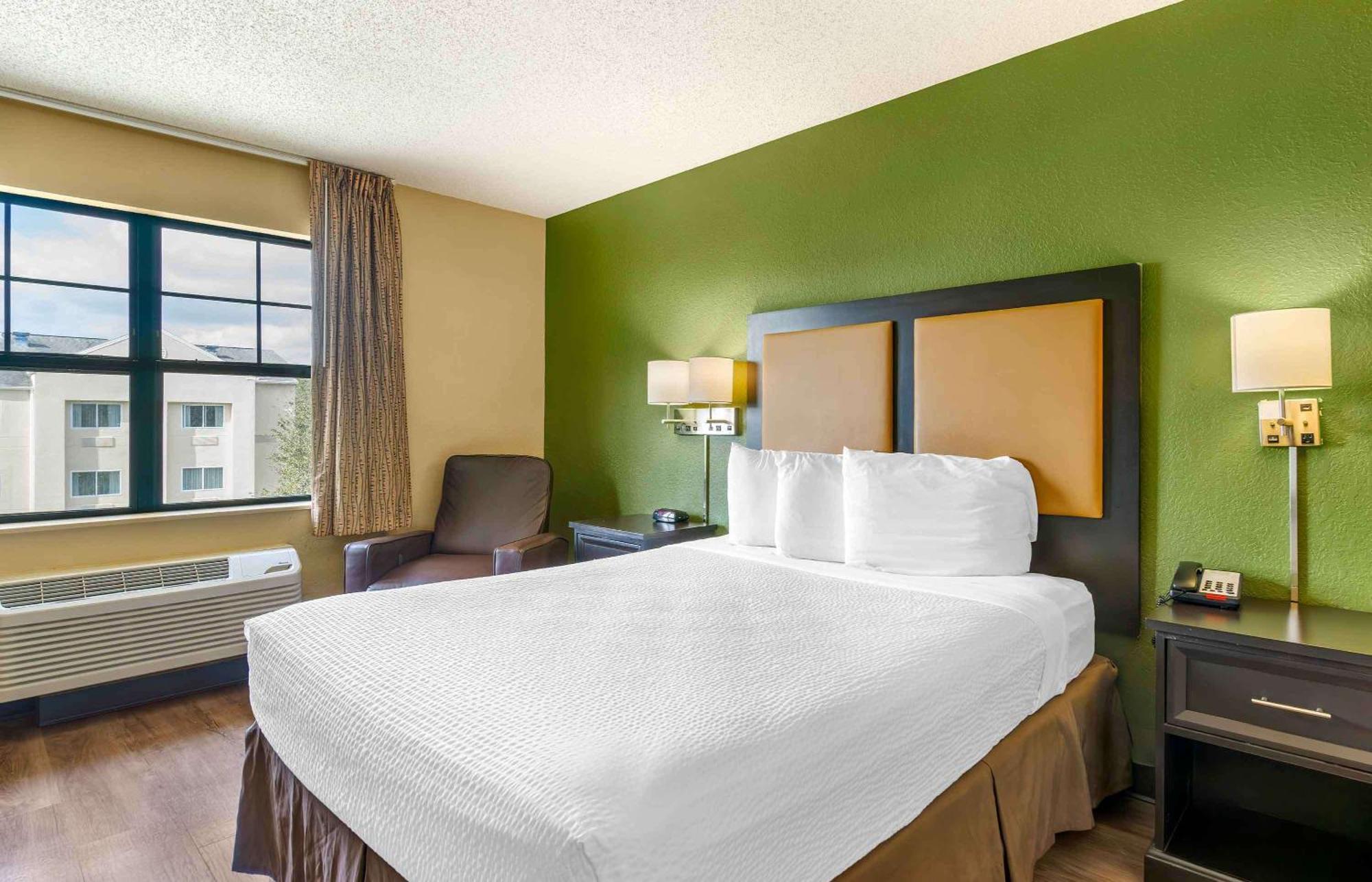 Extended Stay America Select Suites - Tampa - North - Usf - Attractions Temple Terrace Exterior photo