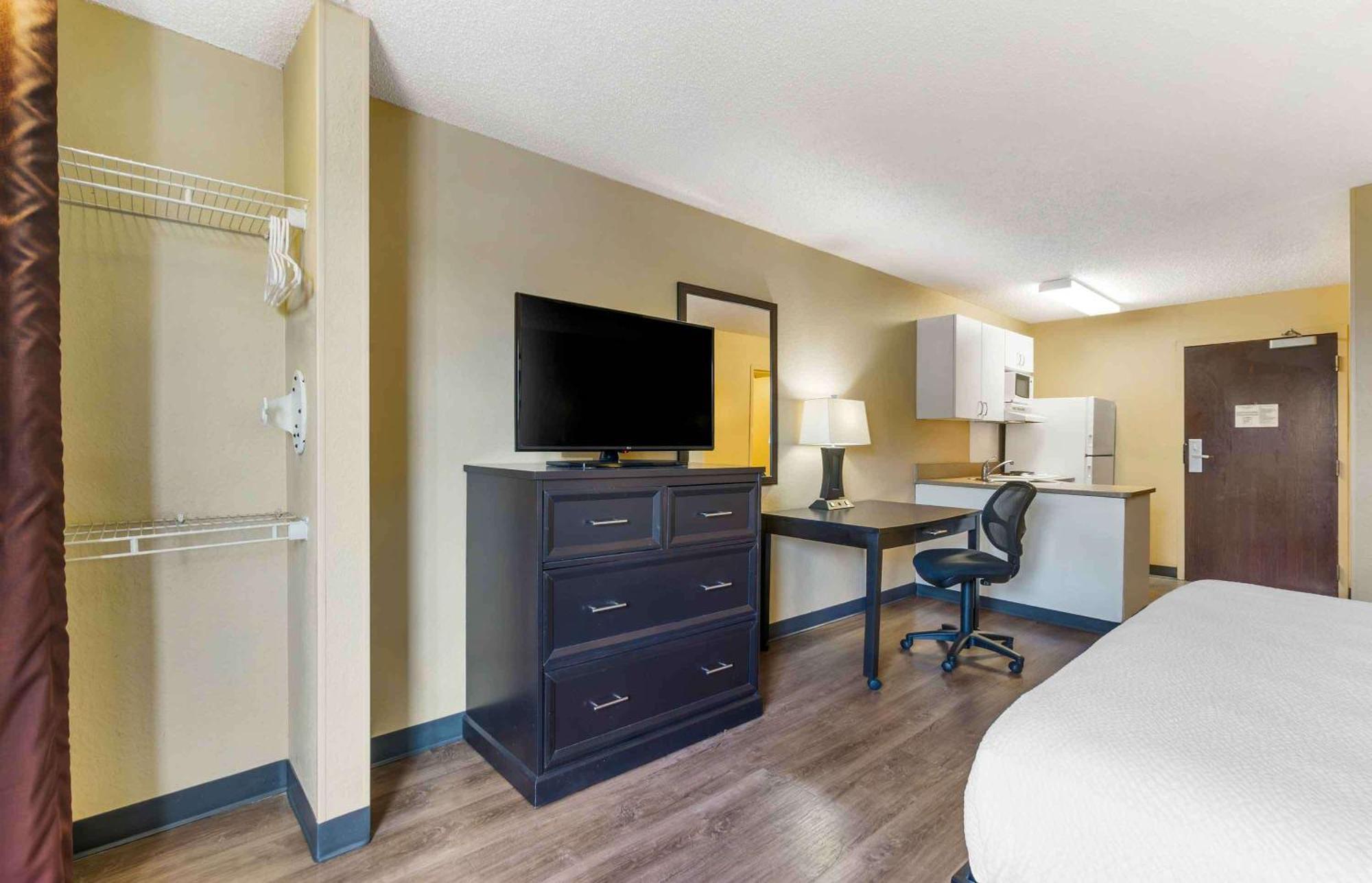 Extended Stay America Select Suites - Tampa - North - Usf - Attractions Temple Terrace Exterior photo