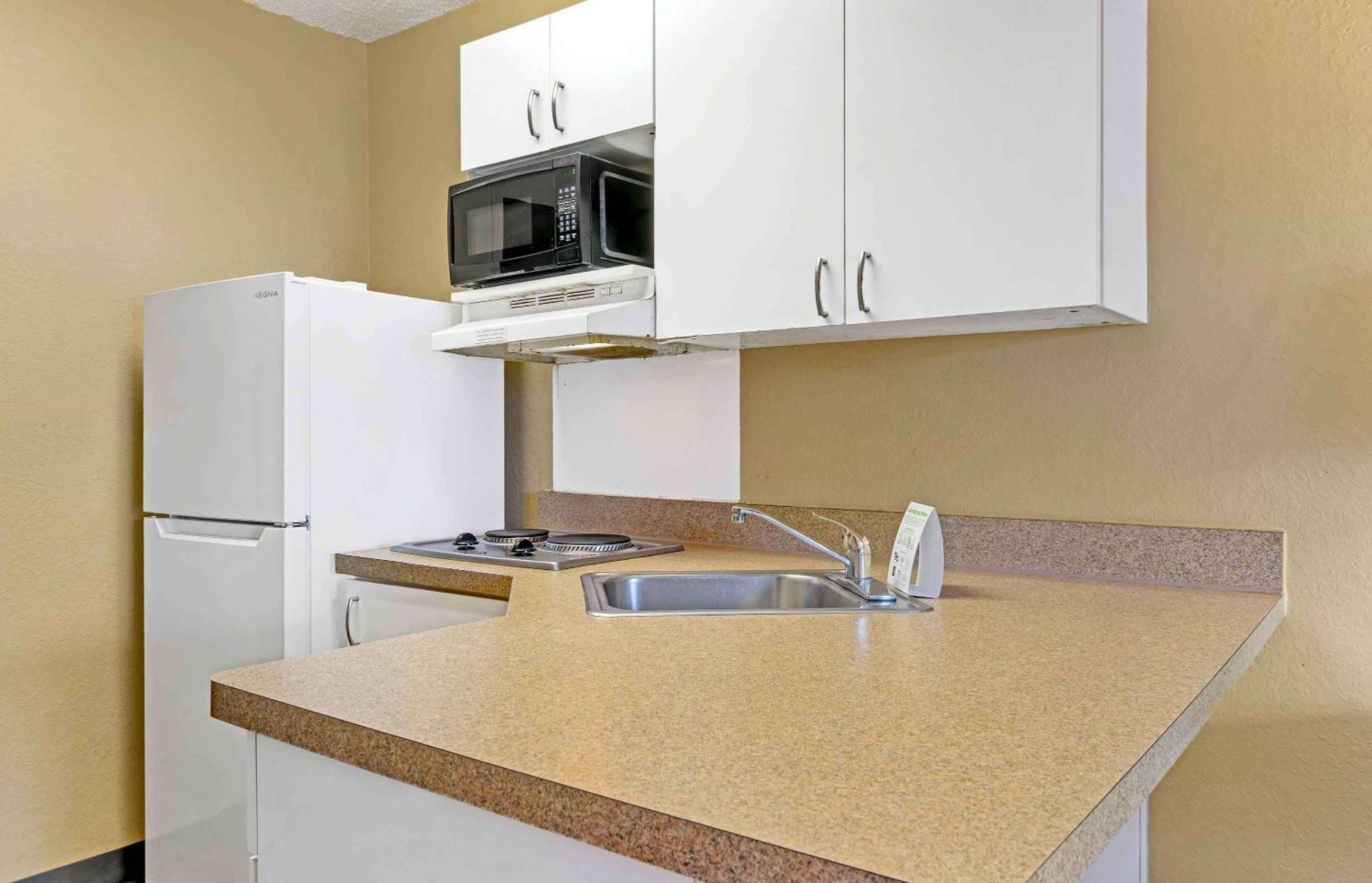 Extended Stay America Select Suites - Tampa - North - Usf - Attractions Temple Terrace Exterior photo