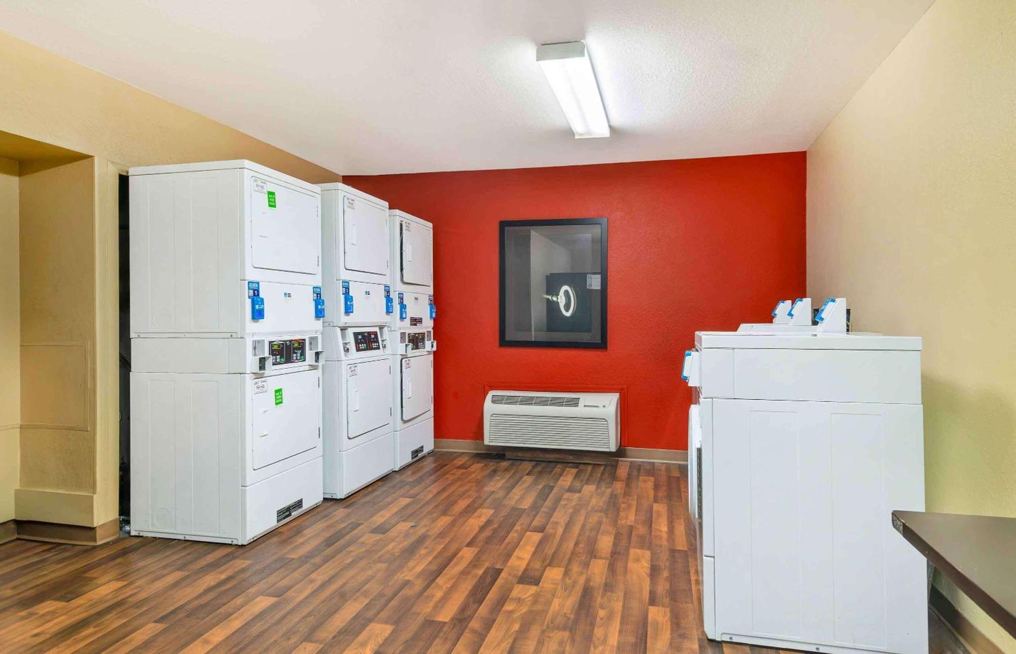 Extended Stay America Select Suites - Tampa - North - Usf - Attractions Temple Terrace Exterior photo