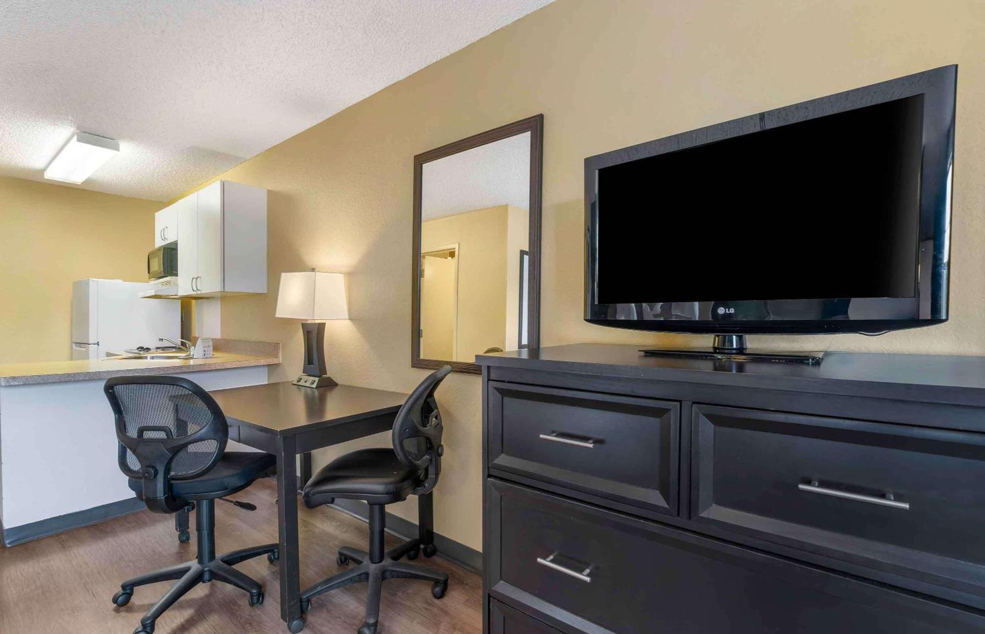 Extended Stay America Select Suites - Tampa - North - Usf - Attractions Temple Terrace Exterior photo