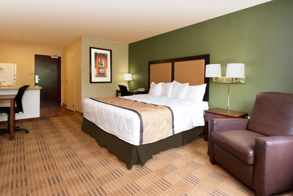 Extended Stay America Select Suites - Tampa - North - Usf - Attractions Temple Terrace Exterior photo